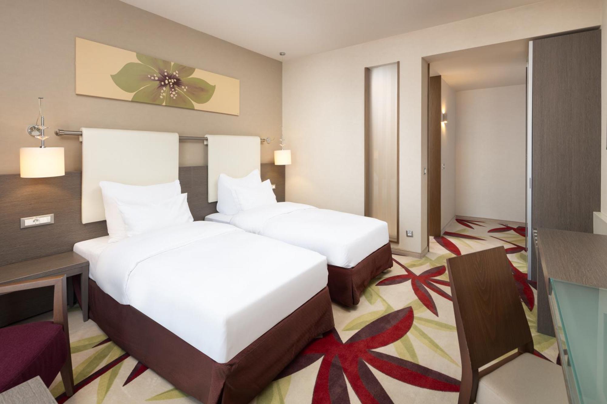 Golden Tulip Ana Dome Hotel Cluj-Napoca Exterior photo