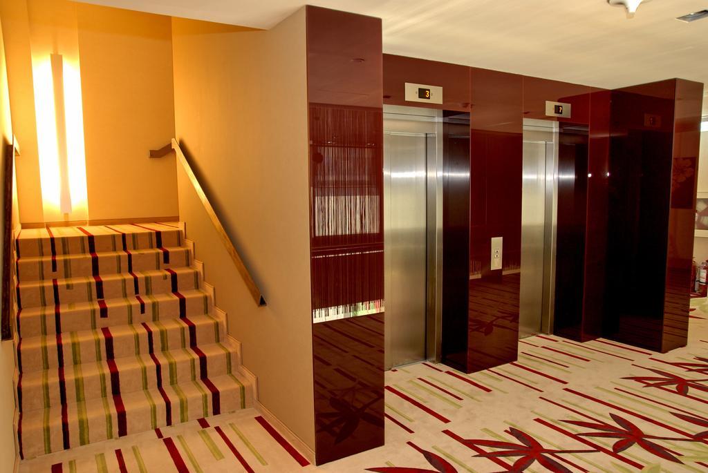Golden Tulip Ana Dome Hotel Cluj-Napoca Exterior photo